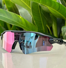 Visão Implacável: Oakley Radar: Domine o Campo com Visão Superior.