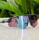 Visão Implacável: Oakley Radar: Domine o Campo com Visão Superior.