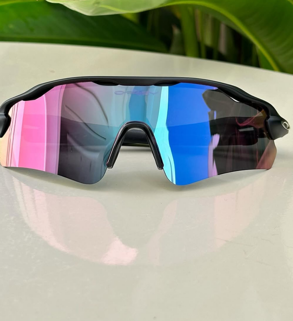 Visão Implacável: Oakley Radar: Domine o Campo com Visão Superior.
