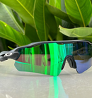 Visão Implacável: Oakley Radar: Domine o Campo com Visão Superior.