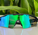 Visão Implacável: Oakley Radar: Domine o Campo com Visão Superior.