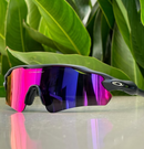 Visão Implacável: Oakley Radar: Domine o Campo com Visão Superior.