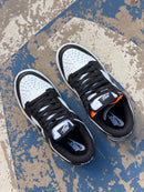 Tenis Nike Dunk preto c Branco