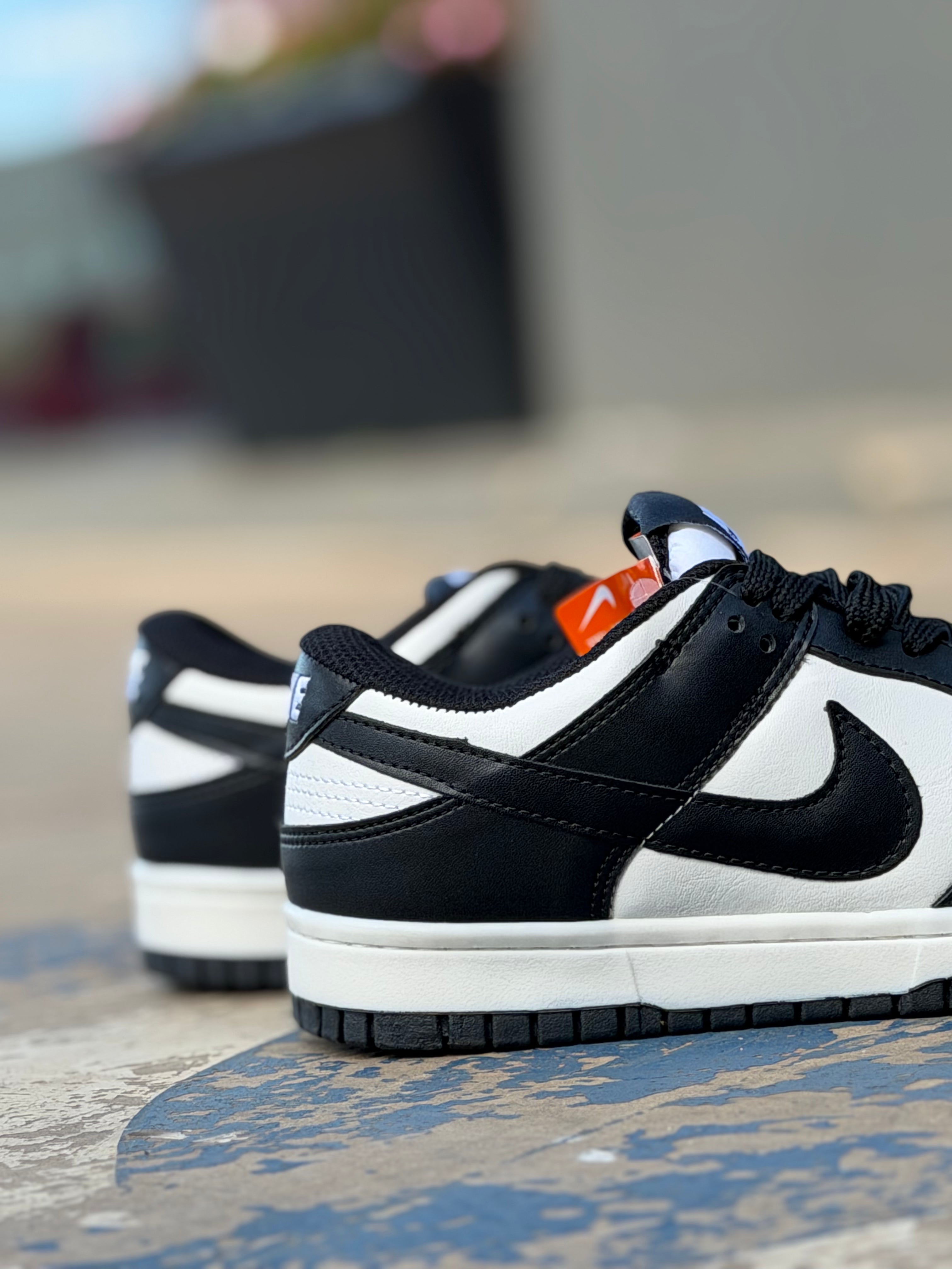 Tenis Nike Dunk preto c Branco