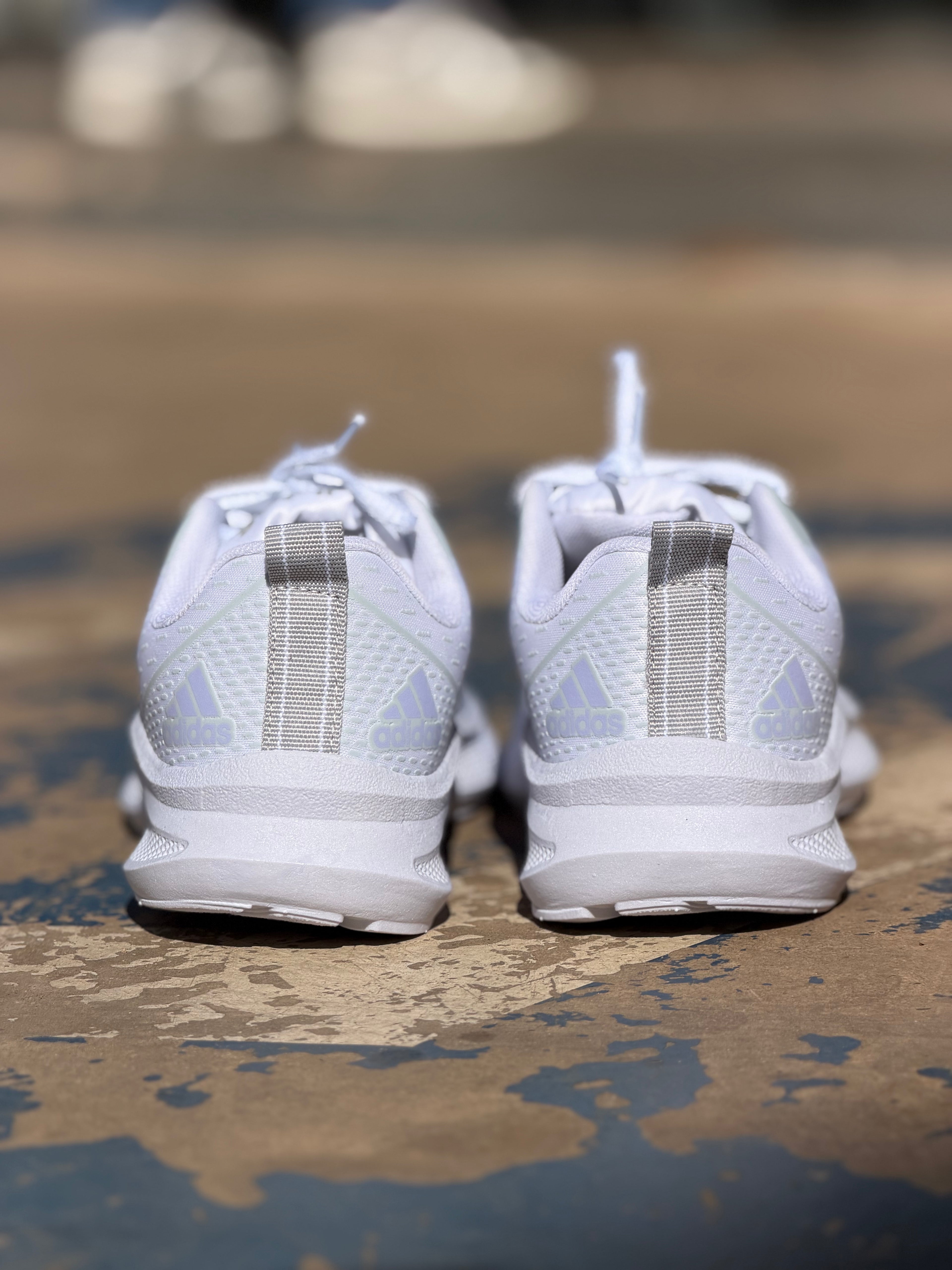 Tênis esportivo adidas rosa c branco