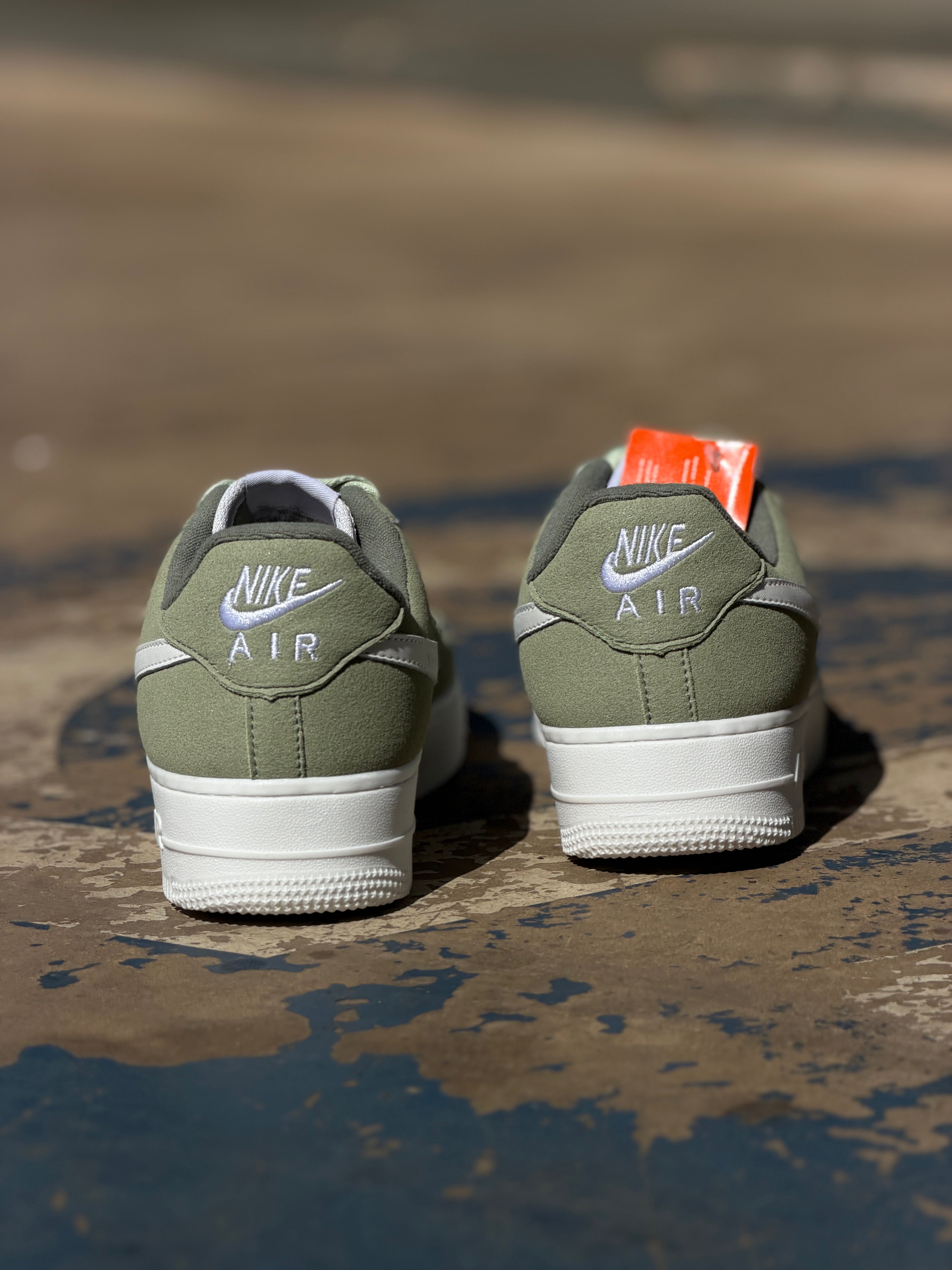 Tênis nike verde c branco