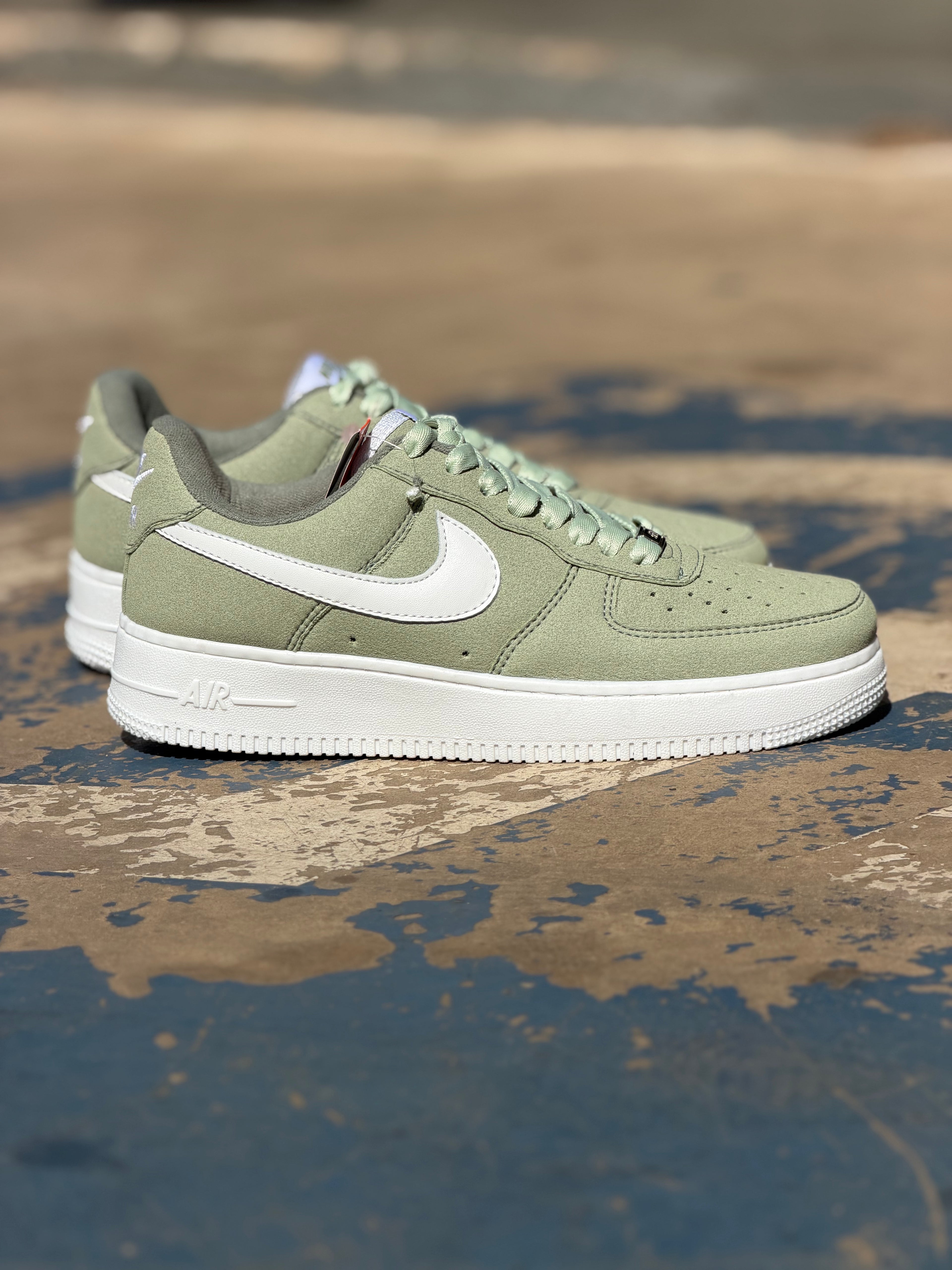Tênis nike verde c branco