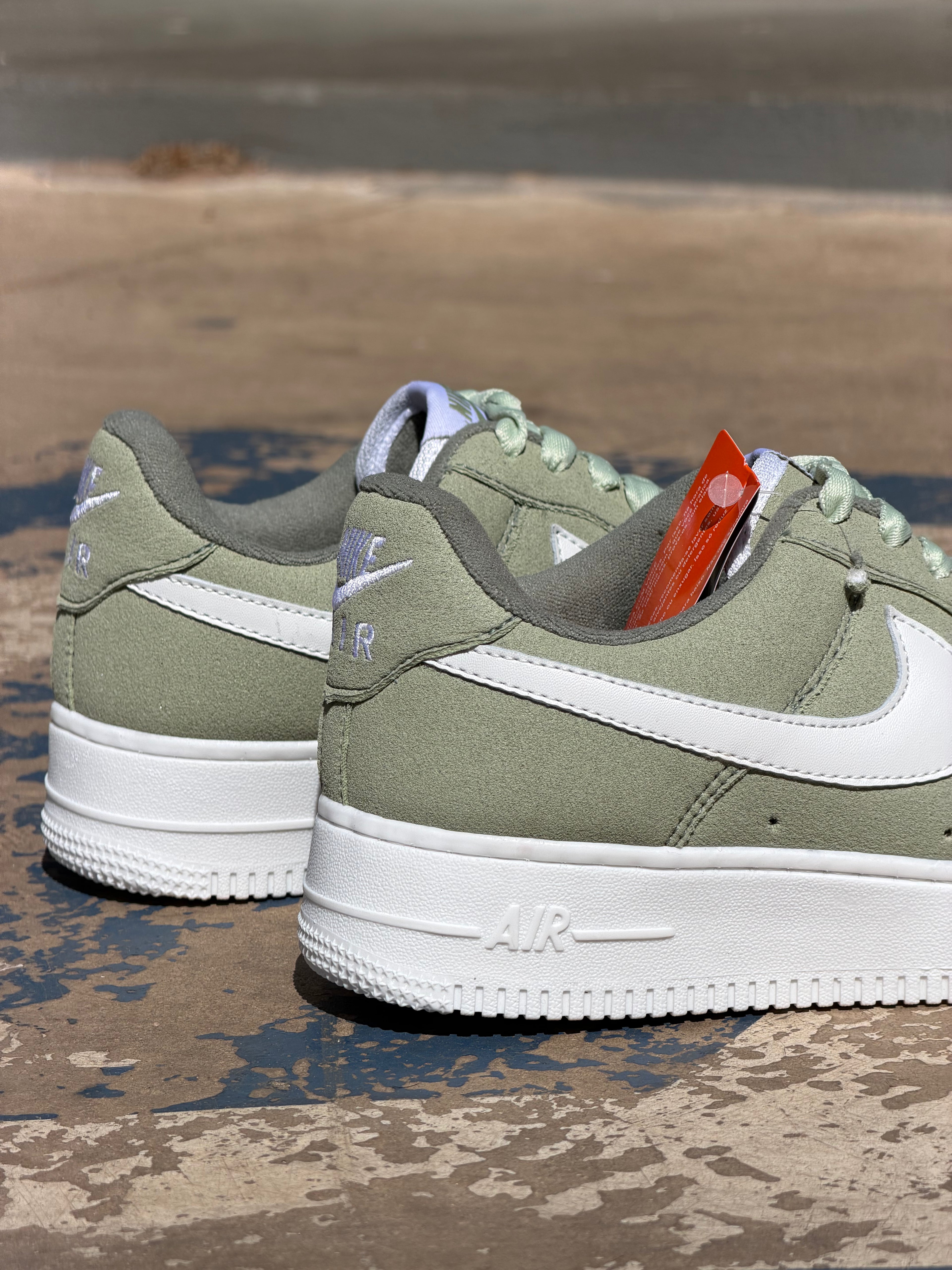Tênis nike verde c branco