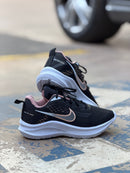 Tênis NIKE esportivo preto c rosa e branco