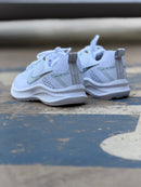 Tênis Nike esportivo branco
