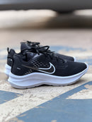Tênis Nike esportivo preto
