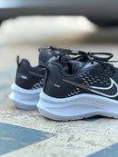 Tênis Nike esportivo preto