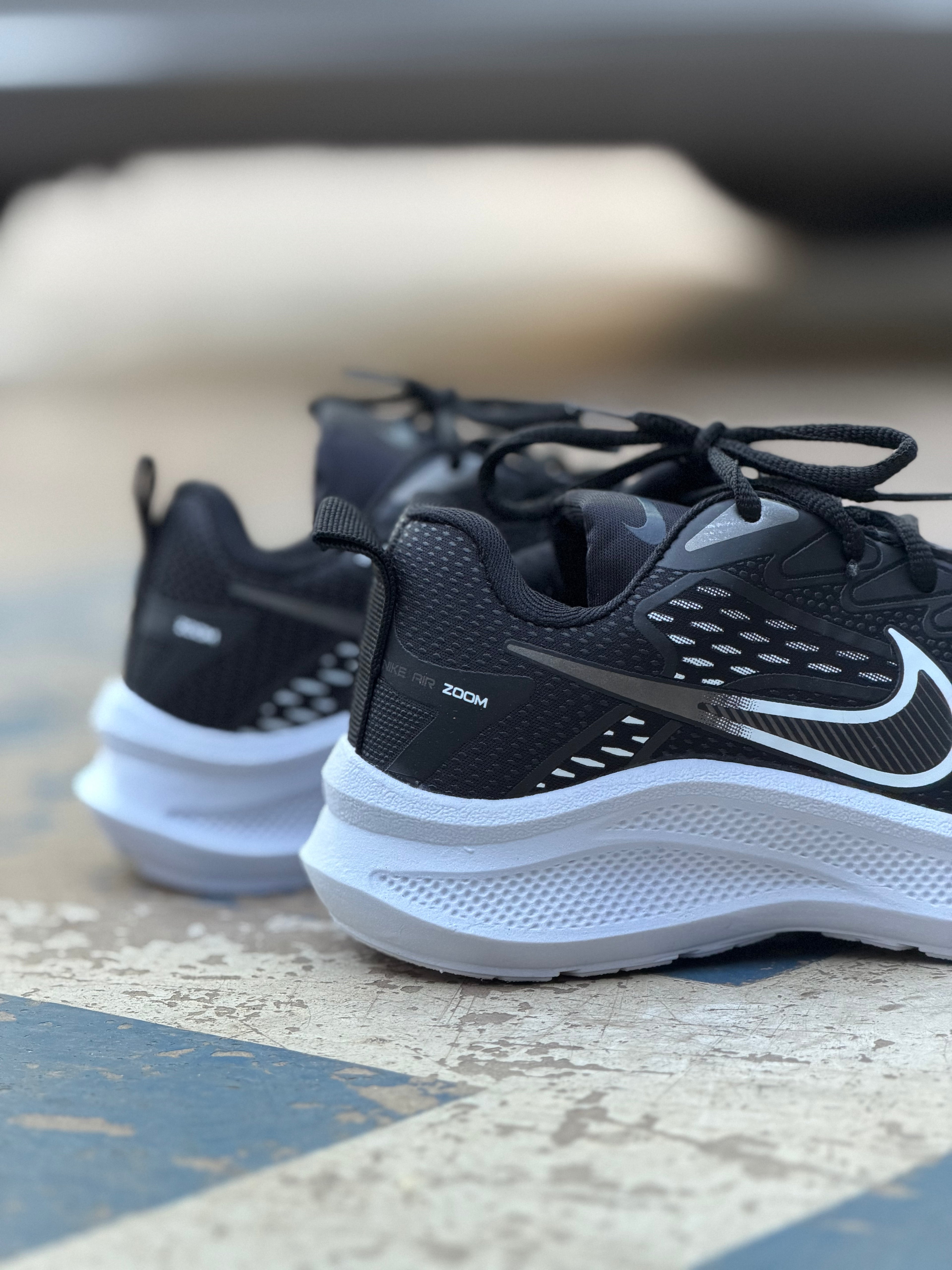 Tênis Nike esportivo preto