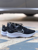 Tênis Nike esportivo preto