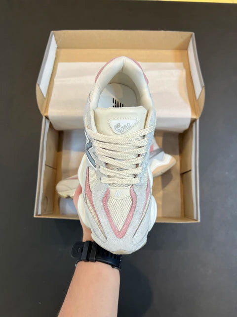 New Balance 9060 Creme e Rosa