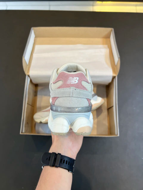 New Balance 9060 Creme e Rosa