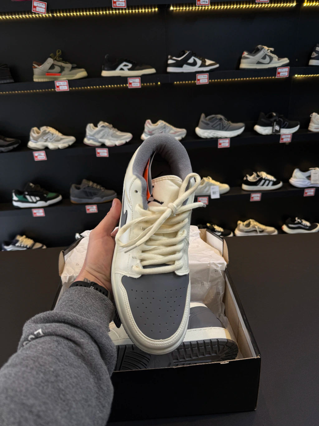 Jordan Cinza e Branco