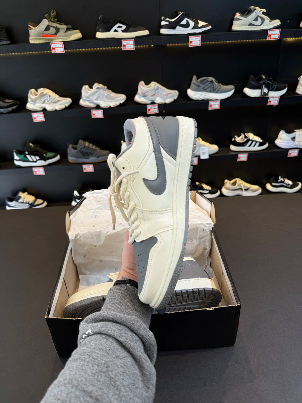 Jordan Cinza e Branco